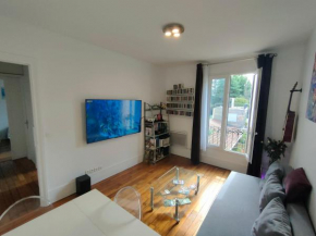 Bel appartement Paris Ouest sur cour proche métro
